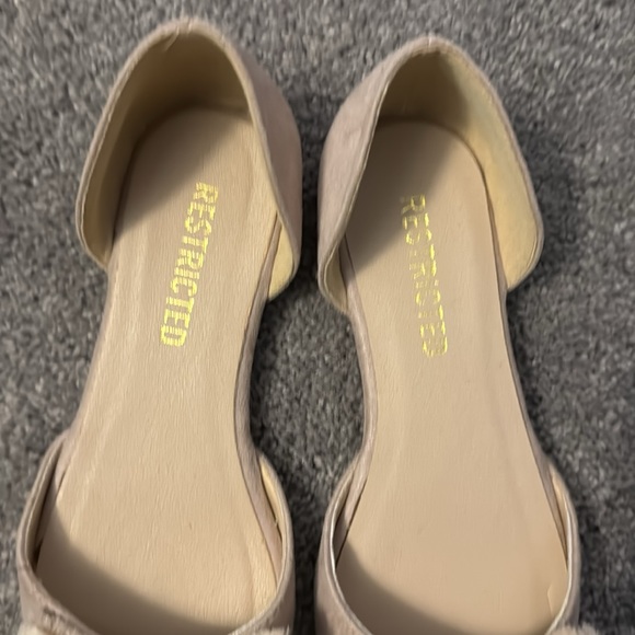 Restricted Women’s Flats - Picture 3 of 5